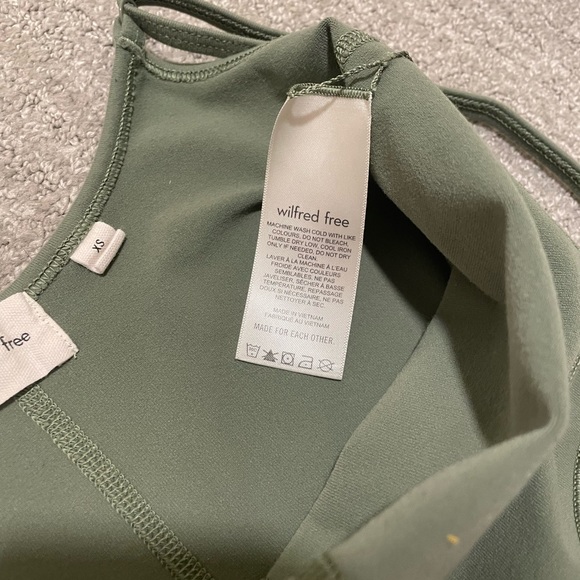 Aritzia Wilfred Free 7” romper - Picture 5 of 5